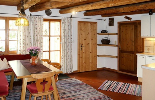 Prutz House | Beautiful private villa for 7 people with WIFI, TV, terrace and pets allowed