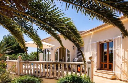 Costa Nova House | Beautiful private villa for 6 guests with WIFI, A/C, private pool, TV, terrace and parking
