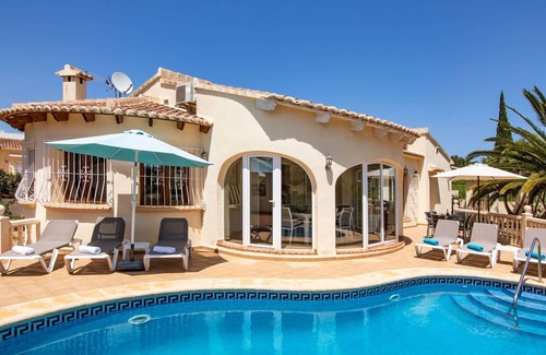 Costa Nova House | Beautiful private villa for 6 guests with WIFI, A/C, private pool, TV, terrace and parking