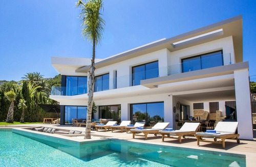 Mar Azul Villa | Beautiful private villa for 8 guests with private pool, A/C, WIFI, TV and patio