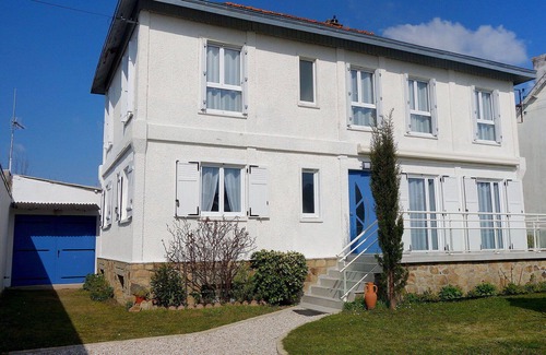 Auray House | Beautiful private villa for 8 people with WIFI, TV, terrace and panoramic view