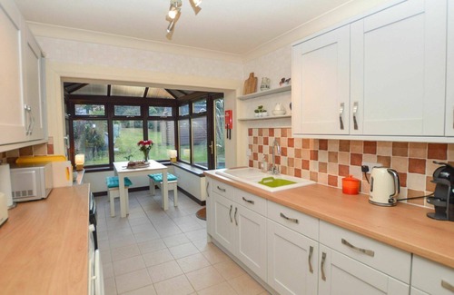 Connel House | Beautiful private villa for 6 guests with WIFI, TV, pets allowed and parking