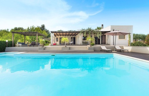 Casale Modica Villa | Beautiful private villa for 4 guests with WIFI, private pool, A/C, TV, terrace and panoramic view