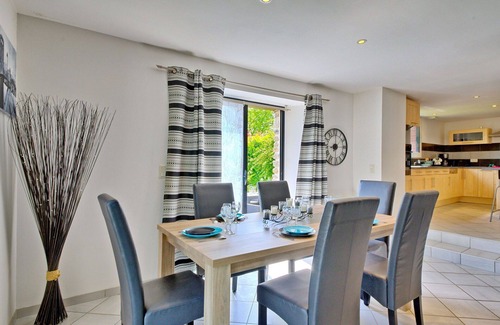 Besne House | Beautiful private villa for 5 people with WIFI, TV, patio and pets allowed