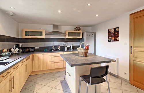 Besne House | Beautiful private villa for 5 people with WIFI, TV, patio and pets allowed