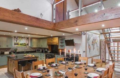 Brecon House | Beautiful private villa for 8 guests with WIFI, TV, patio, panoramic view and parking