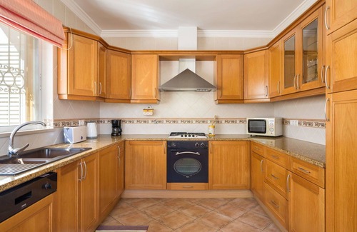 Albufeira Villa | Beautiful private villa for 6 guests with private pool, A/C, WIFI, TV and terrace
