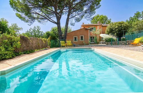 Carces House | Beautiful private villa for 8 guests with WIFI, private pool, TV, patio and pets allowed