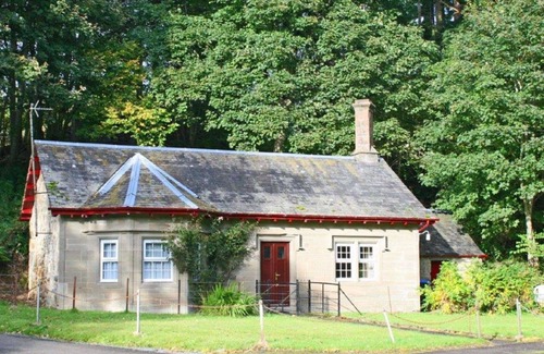 Murthly House | Beautiful private villa for 2 guests with TV