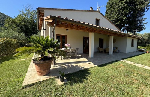 Santa Maria del Giudice Villa | Beautiful private villa for 7 people with A/C, WIFI, TV, veranda, pets allowed and panoramic view