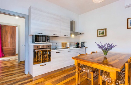 Pescia Villa | Beautiful private villa for 4 people with A/C, private pool, WIFI, TV and panoramic view