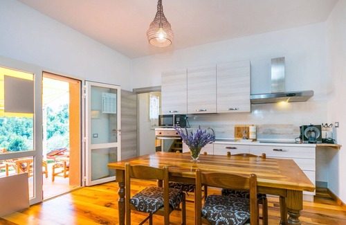 Pescia Villa | Beautiful private villa for 4 people with A/C, private pool, WIFI, TV and panoramic view