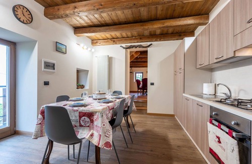 Piasco House | Beautiful private villa for 5 people with hot tub, WIFI, TV, patio, pets allowed and panoramic v.