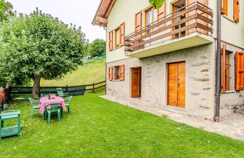 Civo House | Beautiful private villa for 6 guests with TV, terrace and pets allowed