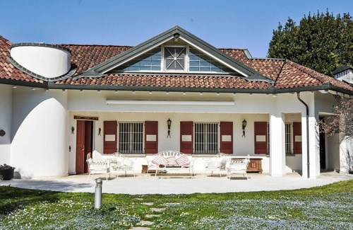 Rovato Villa | Beautiful private villa with private pool, WIFI, A/C, hot tub, TV, patio and pets allowed