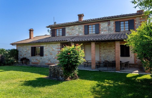 Castelnuovo Berardenga Villa | Beautiful private villa with A/C, private pool, WIFI, TV, patio, pets allowed and panoramic view