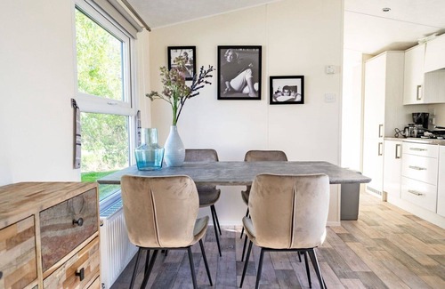 Linden House | Beautiful private villa for 4 guests with WIFI, TV and terrace