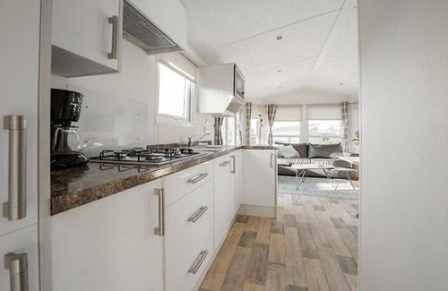 Linden House | Beautiful private villa for 4 guests with WIFI, TV and terrace