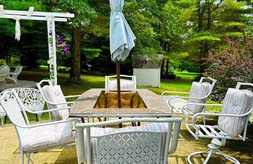 Scotrun House | Beautiful property with hot spa and private swimming pool. Has king bed & more.
