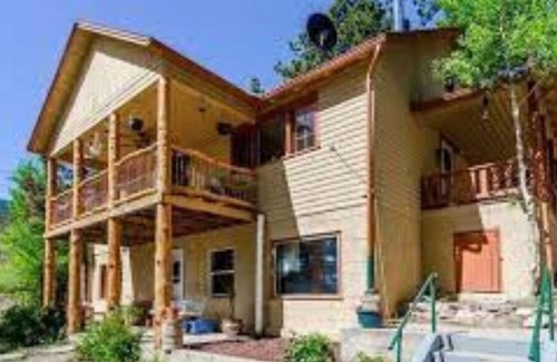 Shawnee Apartment | Beautiful property with a breathtaking view of river and mountains.