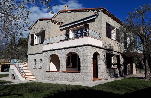 Saint-Jacques House | Beautiful Provencal Stone Villa with Large Pool and Pool House