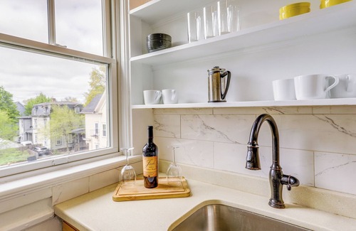 South Providence Apartment | Beautiful Providence Apt Near Dtwn & Federal Hill!