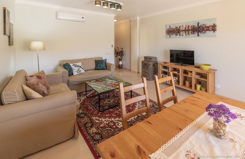 Alporchinhos Apartment | Beautiful apartment in a quiet location with sea views
