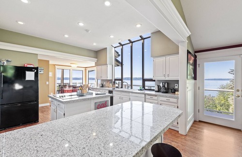 Federal Way House | Beautiful Puget Sound Waterfront Vacation Home