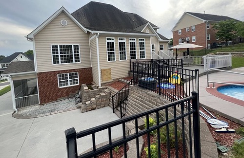 Ooltewah House | BEAUTIFUL quiet neighborhood poolside home suite.