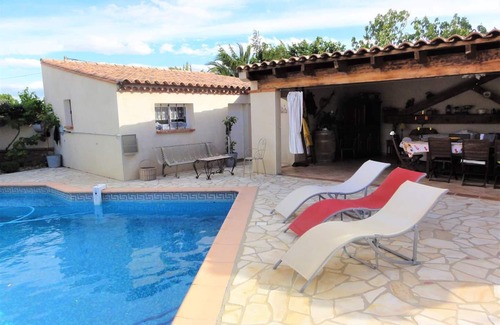 Bompas House | Beautiful quiet residential villa, large summer kitchen and private swimming pool