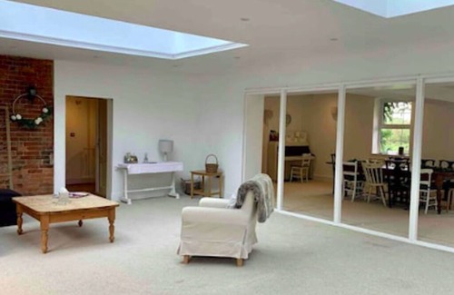 Kneesall House | Beautiful Rambling Cottage for 14 in Nottinghamshire