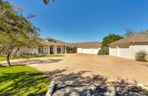 Lago Vista House | Beautiful Ranch Home in the Hill Country near Lake Travis