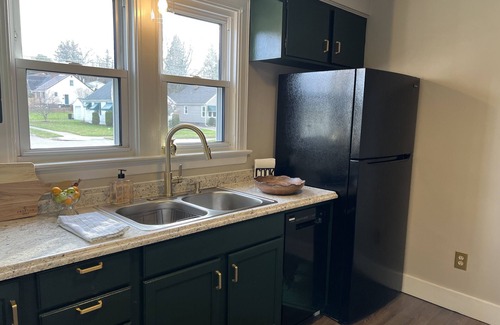 Erie House | Beautiful Ranch style house across from Mercyhurst University
