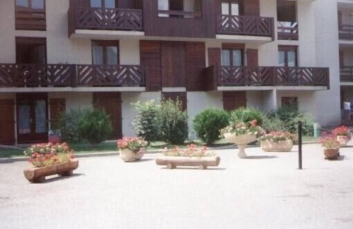 Bourg-Saint-Maurice Apartment | Beautiful renovated apartment of 7 people in residence with summer pool.