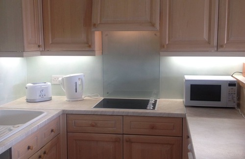 Milford on Sea Apartment | Beautiful refurbished south facing apartment with a stroll across to the beach.