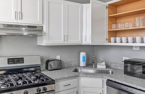 Shaw Hotel | Beautiful, Rehabbed Unit in Shaw Community 4228a