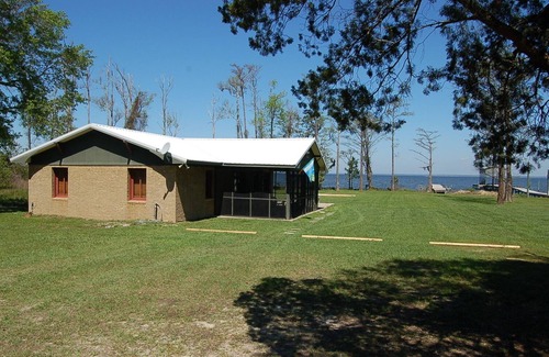 Gasque House | Beautiful & Relaxing - Waterfront Cottage 6 Mi. from Gulf Shores - Fort Morgan
