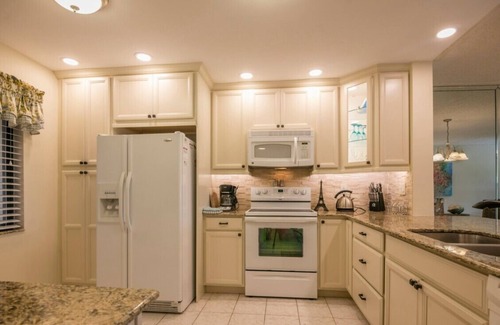 Naples Condo | BEAUTIFUL REMODELED/GOLF COURSE VIEWS/DEAUVILLE LAKE CLUB/3 BEDS/2 BATH