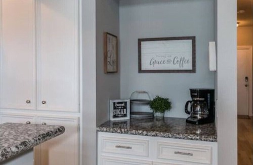 April Sound Condo | Beautiful Remodeled Luxury Waterfront Property- 3BR/2.5 bath-Sleeps 11!