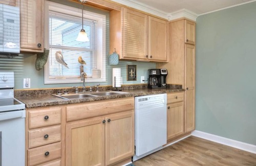 Long Beach House | Beautiful-Remodeled Duplex-2BR/1BA 2nd Row-Oceanview-Sleeps6