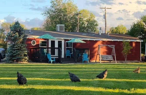 Lazear House | Beautiful Remote House in Olathe apart of Wedding Venue Location