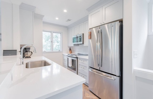 West Beach Village Villa | Beautiful reno, central, to beach and golf