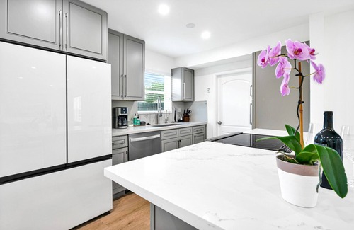 Deerfield Beach House | Beautiful Renovated in 2023 3bed/2bath home 1 Mile from the beach.