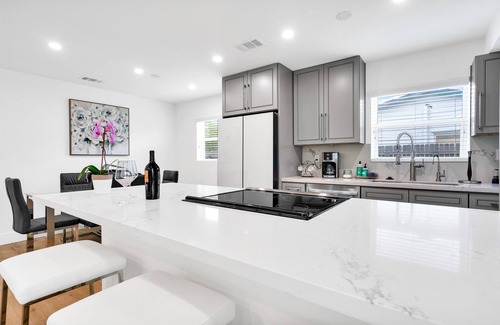 Deerfield Beach House | Beautiful Renovated in 2023 3bed/2bath home 1 Mile from the beach.