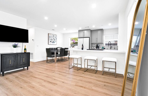Deerfield Beach House | Beautiful Renovated in 2023 3bed/2bath home 1 Mile from the beach.