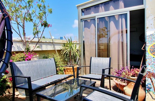 Tel Aviv City Center Apartment | BEAUTIFUL RENOVATED 2 BR ROOF APT IN CENTRAL TLV