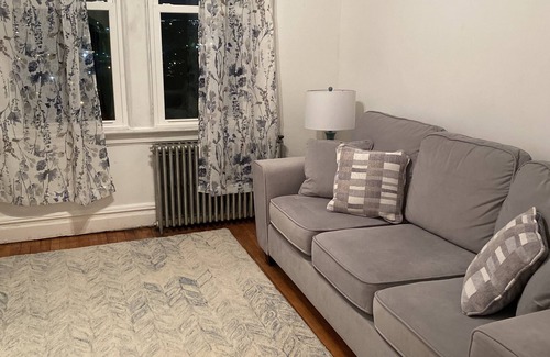 Jersey City Apartment | Beautiful Renovated Apartment 15 minutes from NYC!
