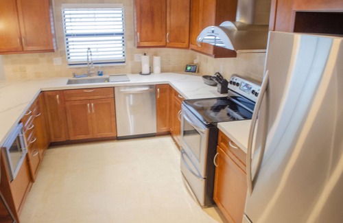 Central Corals House | Beautiful Renovated Home in Oakland Park Heated Pool