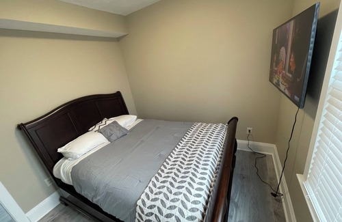 Cleveland Apartment | Beautiful Renovated Apartment in Cleveland