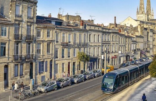 Bordeaux Sud Apartment | Beautiful renovated apartment for 2 in front of the Gare Saint-Jean